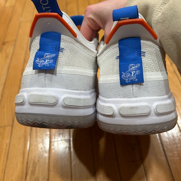 Athletic_Shoes